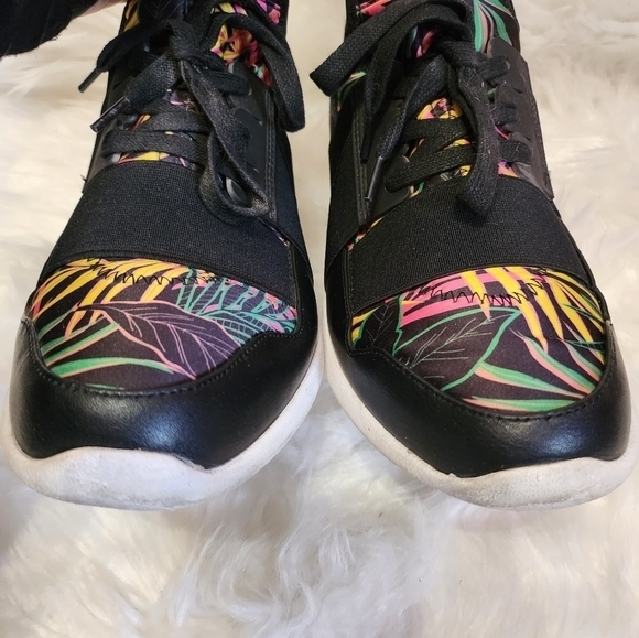 Tropical‎ Sneakers - Picture 2 of 9